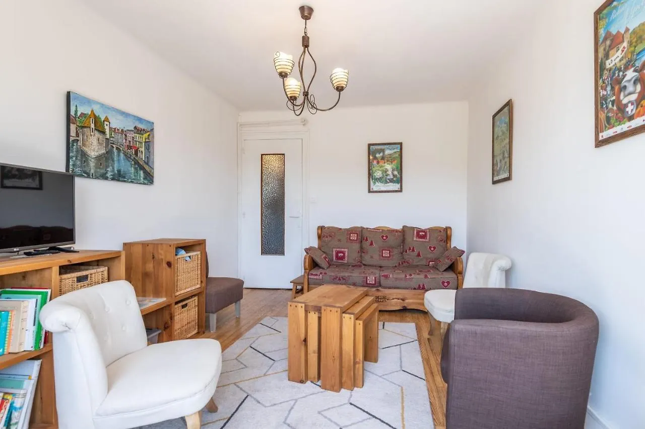 Cozy Apartment With Balcony Near Lake Annecy And The Beaches
