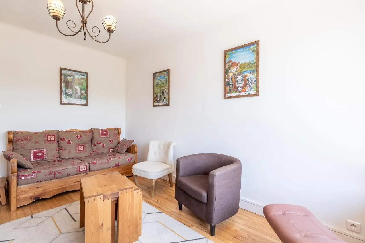 Cozy Apartment With Balcony Near Lake Annecy And The Beaches 0*,  France
