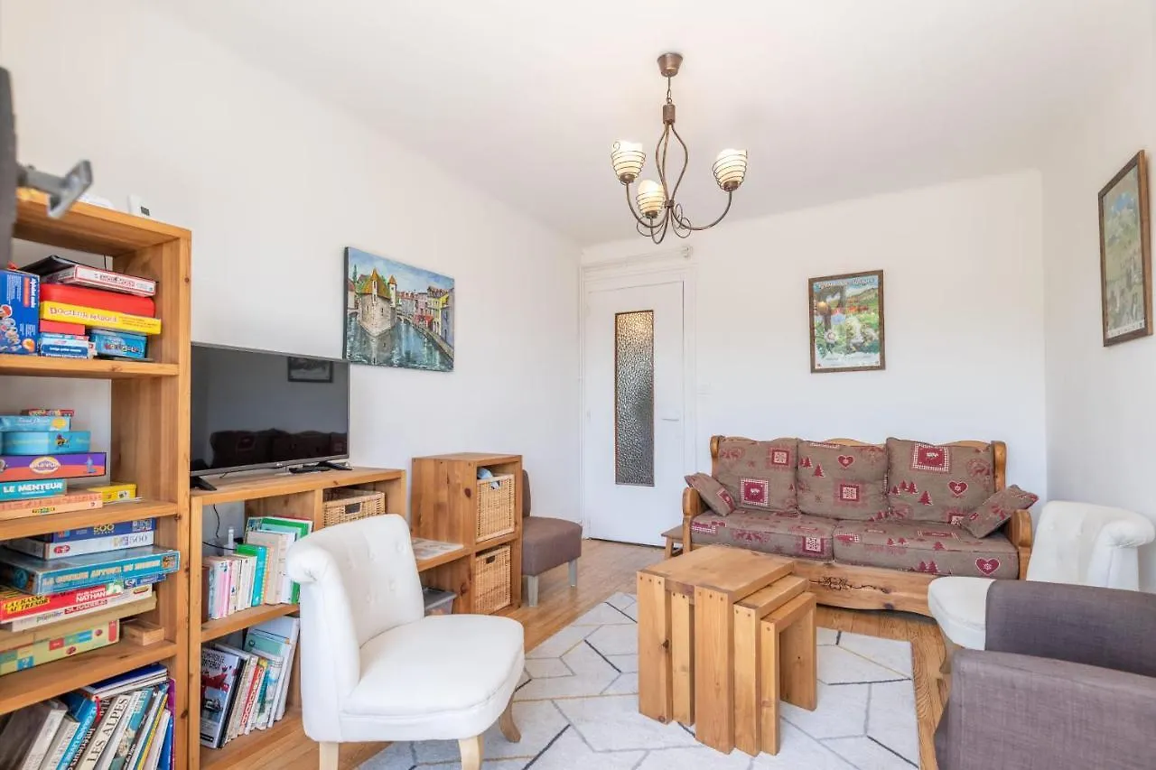 Cozy Apartment With Balcony Near Lake Annecy And The Beaches
