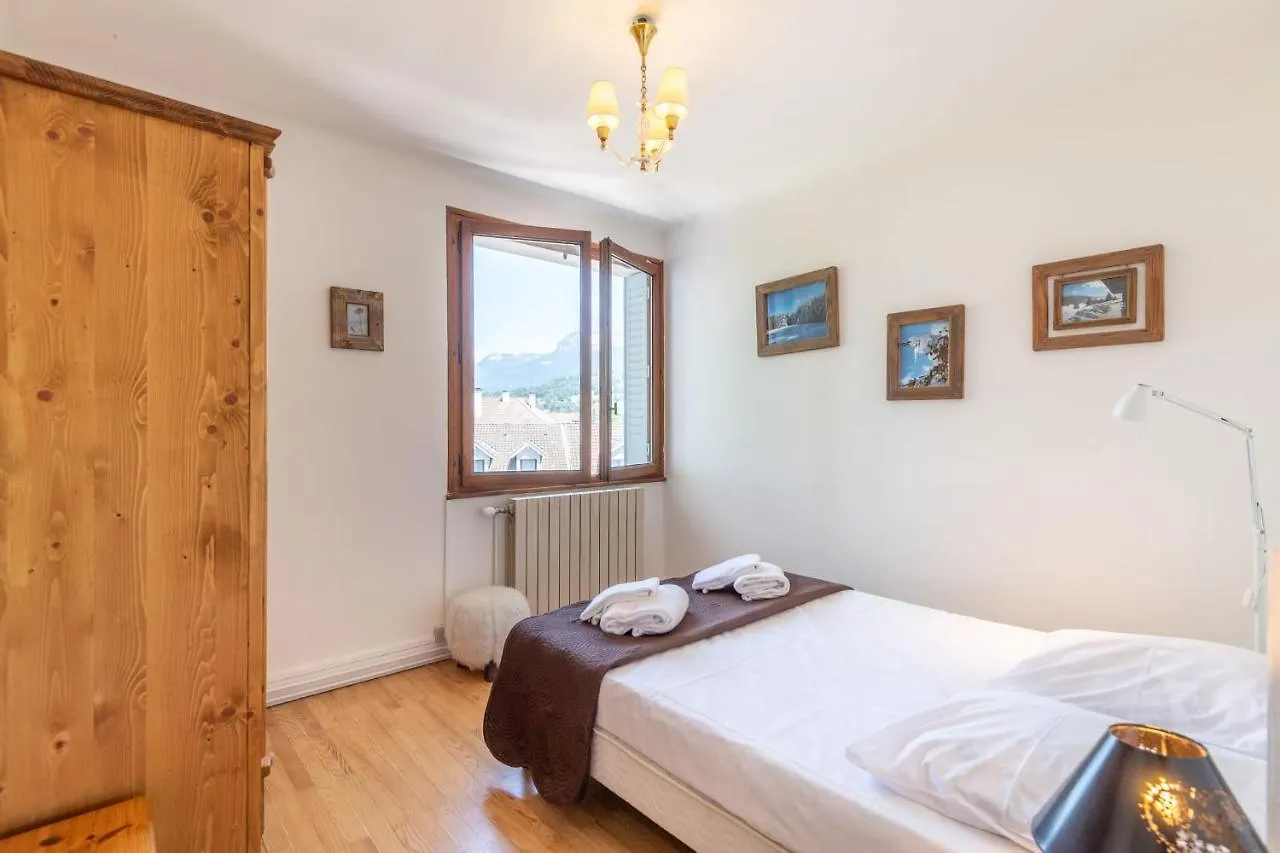 Cozy Apartment With Balcony Near Lake Annecy And The Beaches
